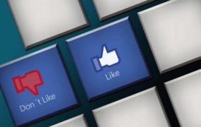 réseaux sociaux : bouton j'aime pas Facebook